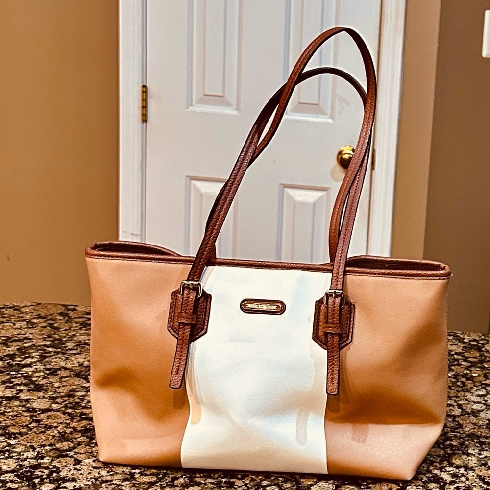 Gorgeous Dana Buchman Classy Hand Bag. Brand New and very classy Tote Bag.